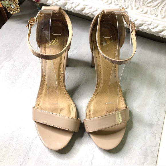 Heart in D nude block heel sandals - Picture 2 of 9